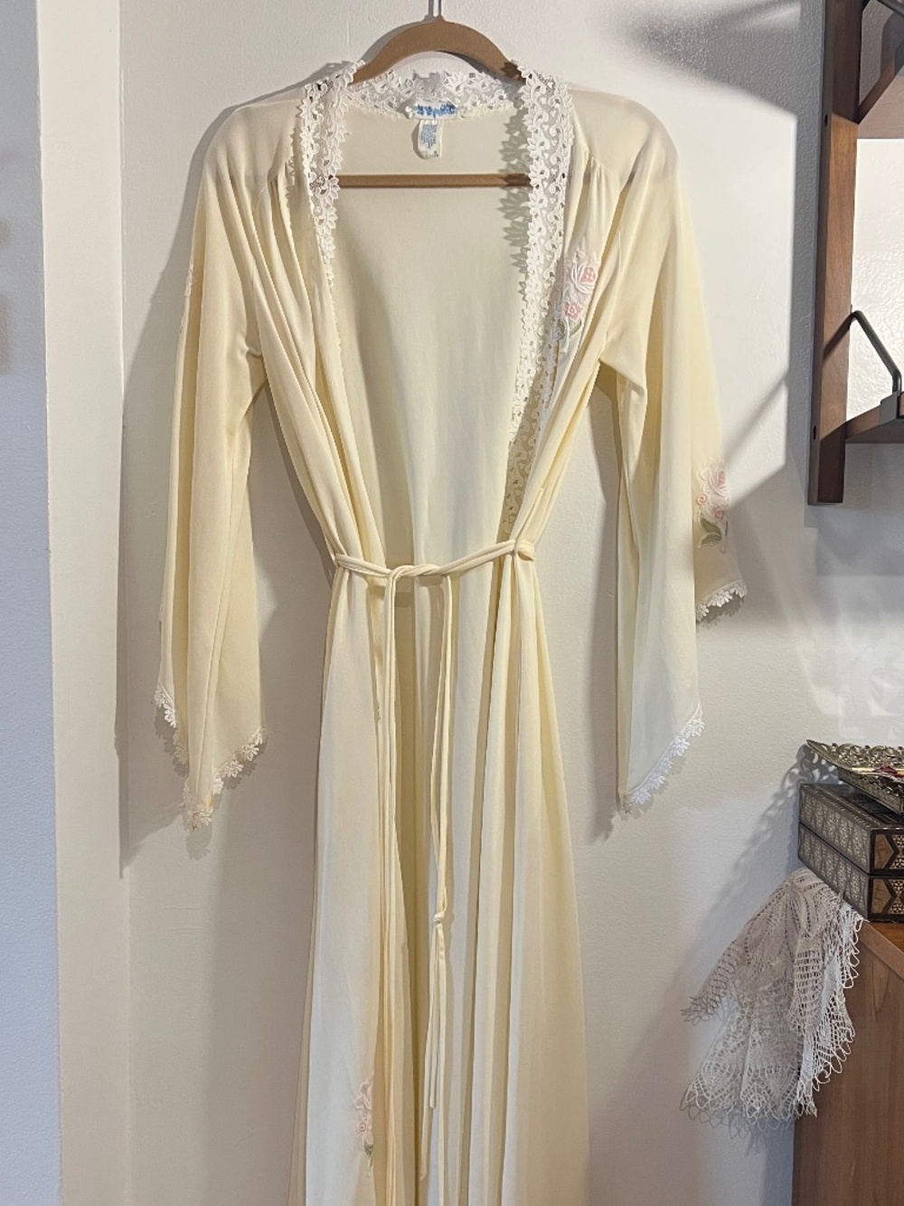 Vintage 70s Eve Stillman Yellow Peignoir Set, Sm | Lace & Embroidered Florals